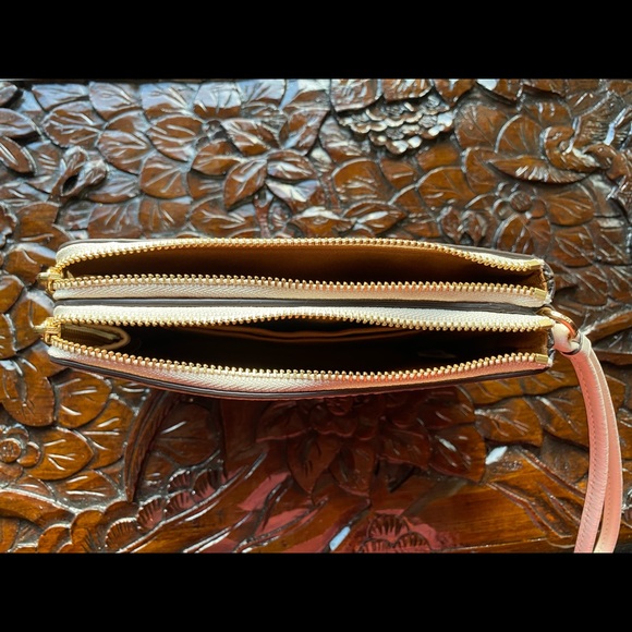 Coach signature double corner zip clutch wristlet BNWT - Picture 8 of 9